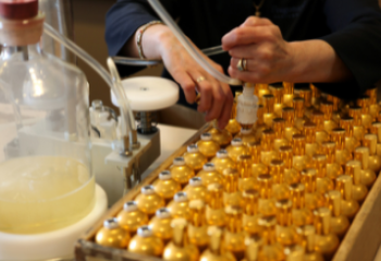 Parfum à base d'huiles essentielles - Fabrication de cosmétiques naturels